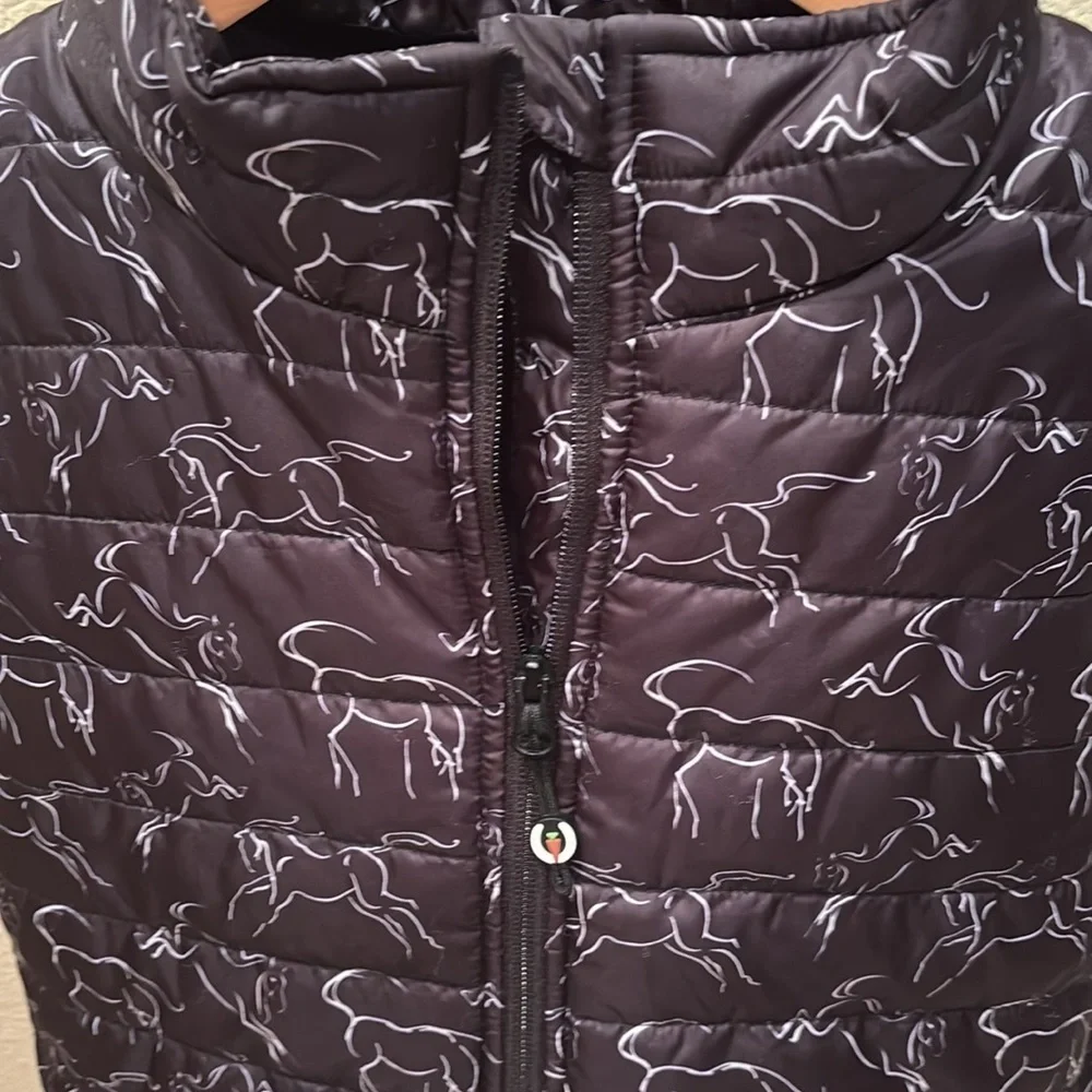 Kerrits kids horse puffer. It's a size Large